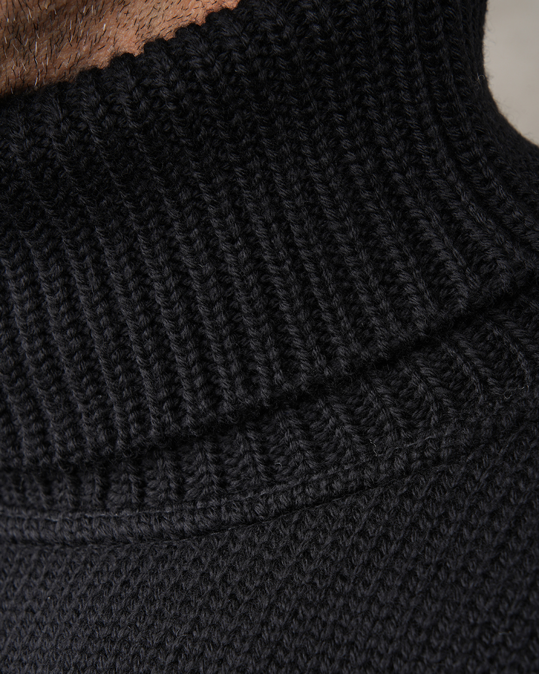 1923 Turtle Neck Black