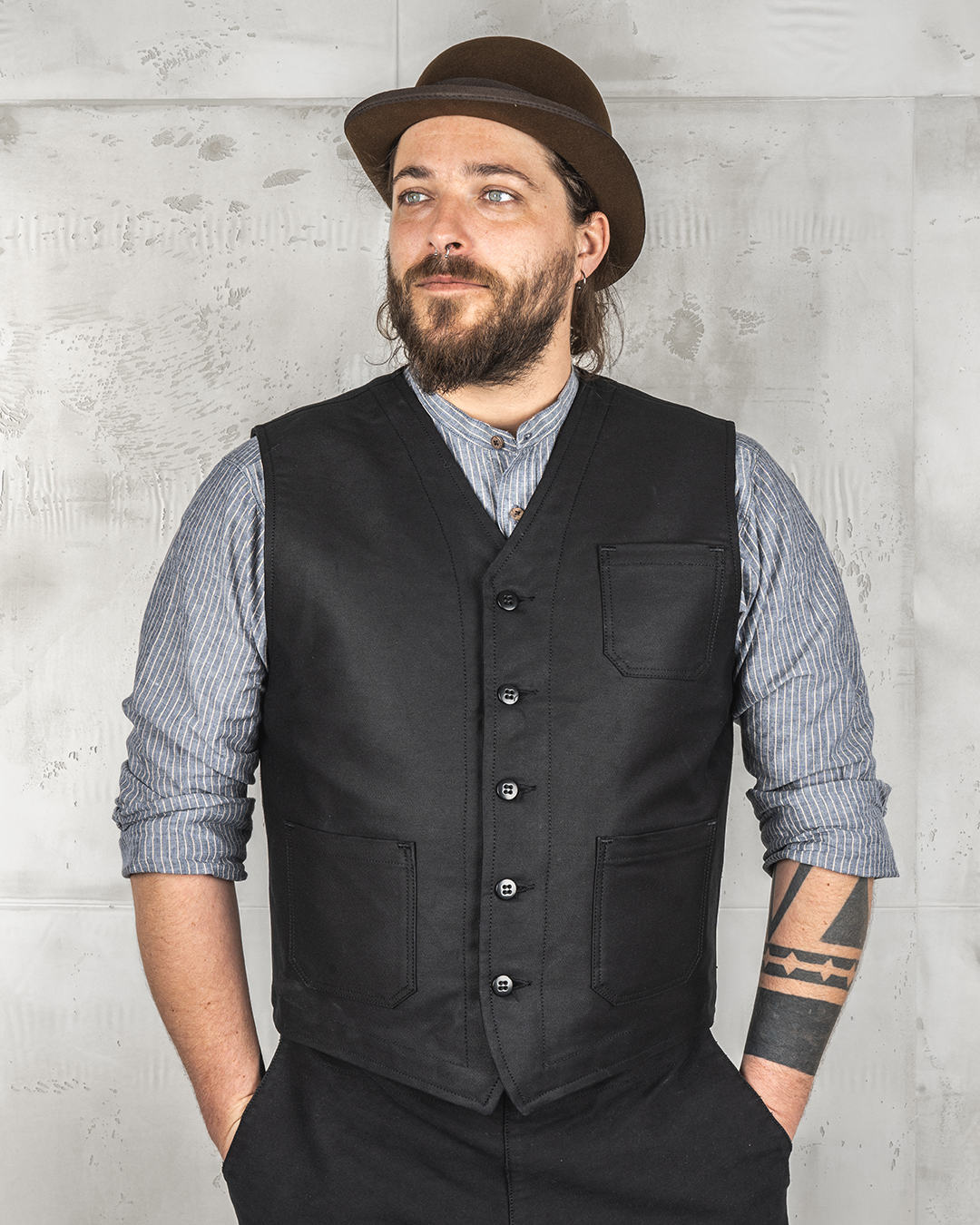 1937 Roamer Vest Elephant Skin Black