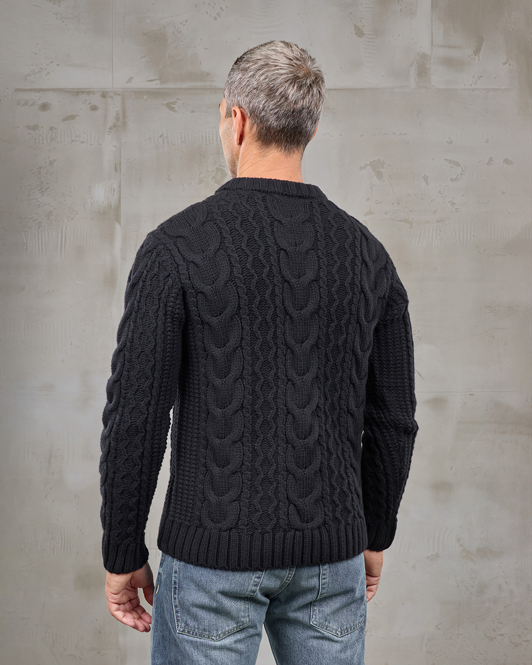 1946 Mountaineer Sweater Black