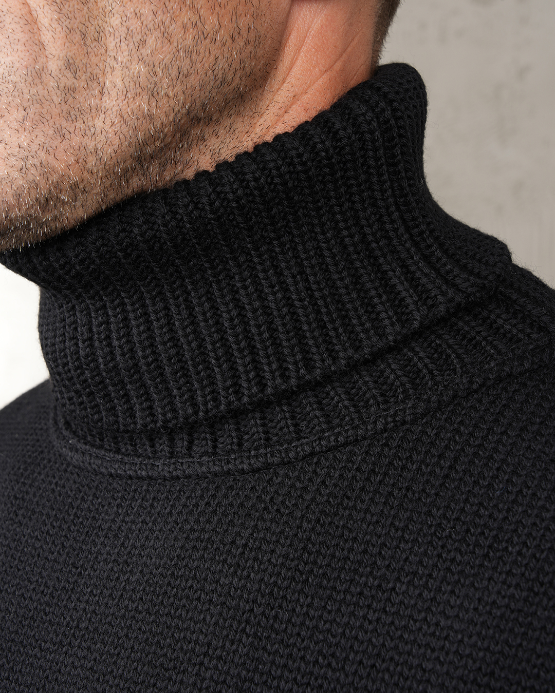 1923 Turtle Neck Black