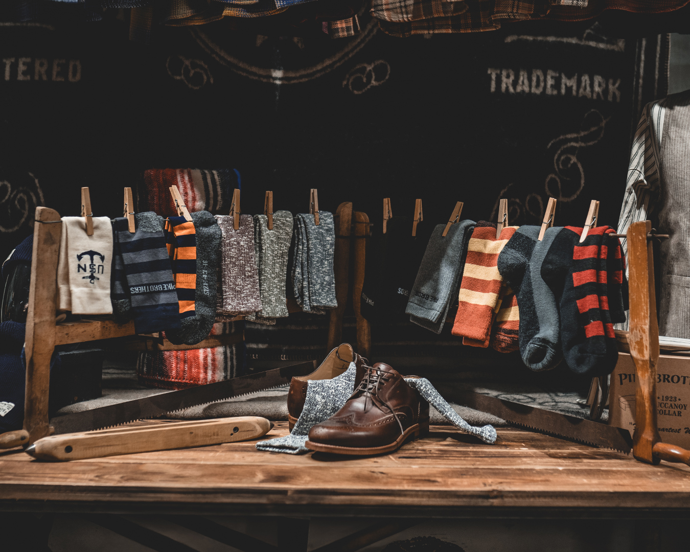 Socks, Socks, Socks- Your essential first layer on your feet! Abbildung verschiedener Pike Brother Produkte