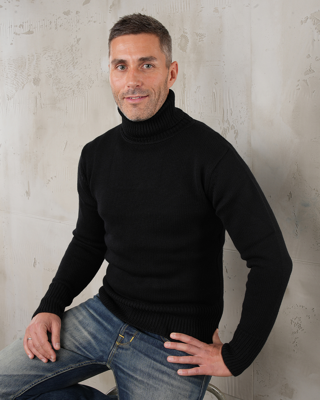 1923 Turtle Neck Black