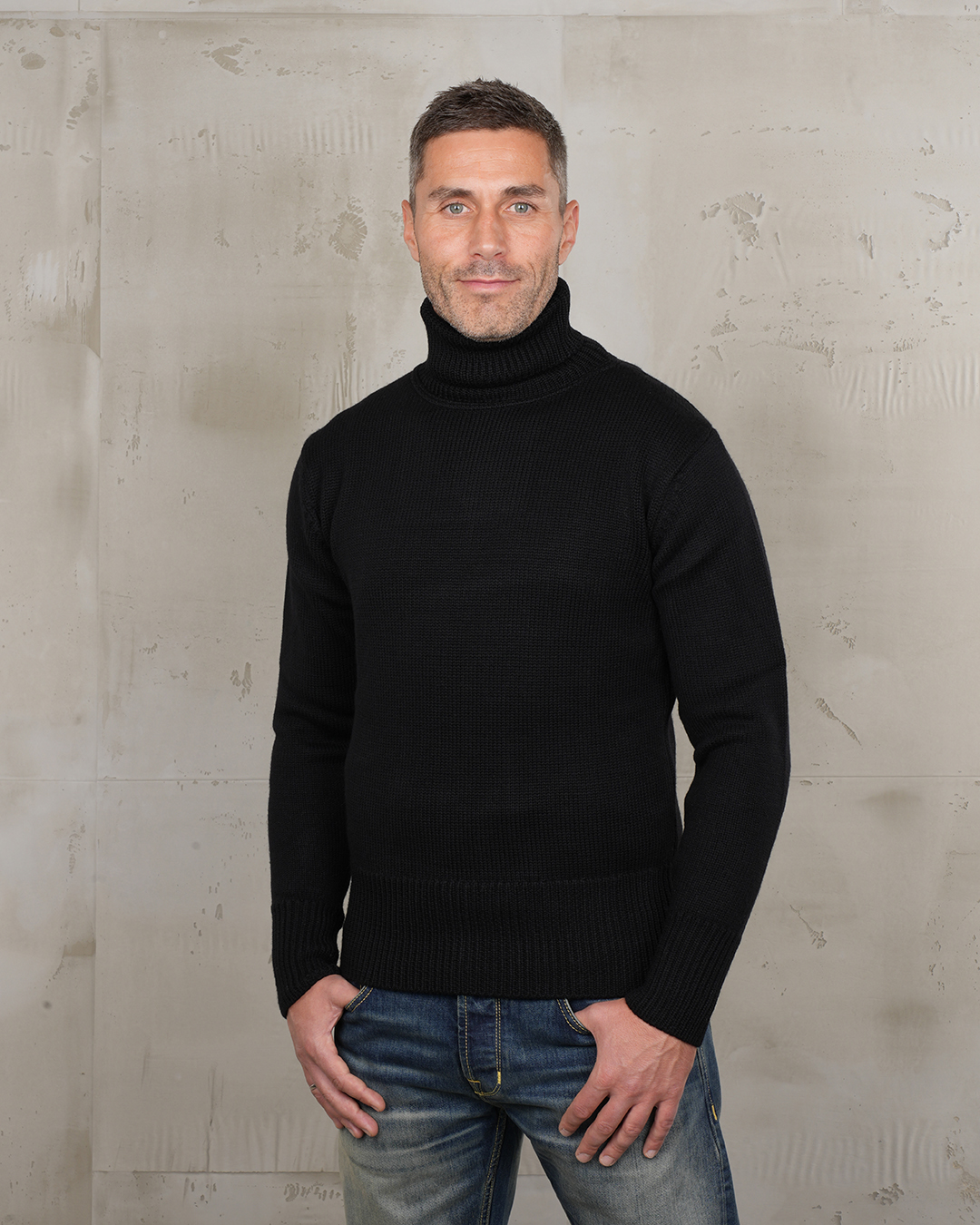 1923 Turtle Neck Black